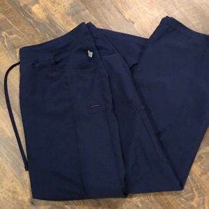 Cherokee infinity scrub set